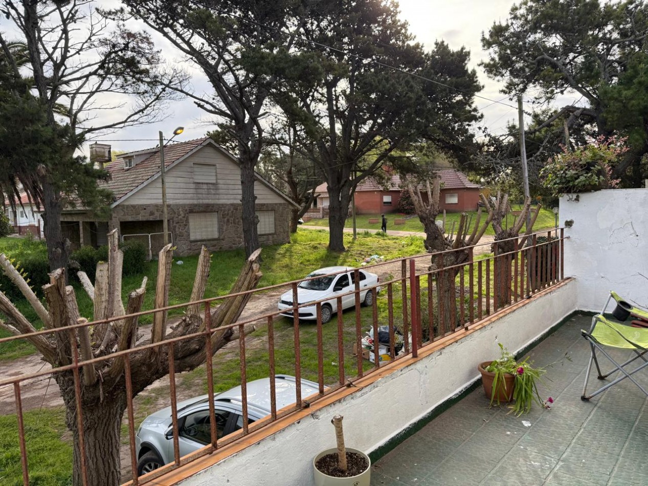 PH EN SAN EDUARDO DE CHAPADMALAL ESTADO ORIGINAL CON COCHERA Y BALCON AL FRENTE 