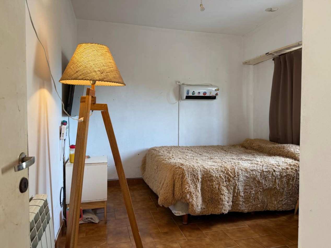 PH EN SAN EDUARDO DE CHAPADMALAL ESTADO ORIGINAL CON COCHERA Y BALCON AL FRENTE 