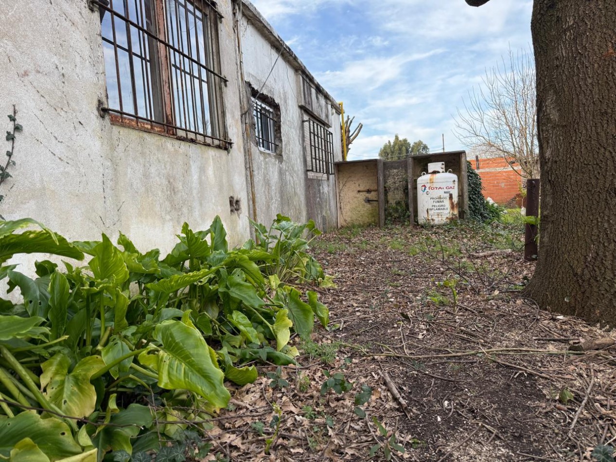 PH EN SAN EDUARDO DE CHAPADMALAL ESTADO ORIGINAL CON COCHERA Y BALCON AL FRENTE 