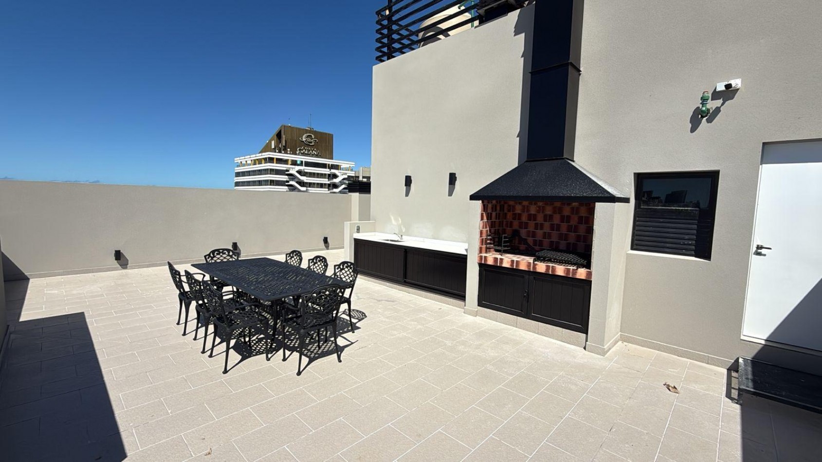 DEPARTAMENTO A ESTRENAR 3 AMBIENTES CON COCHERA Y BAULERA . ENTREGA FEBRERO 2026-PLAYA GRANDE 