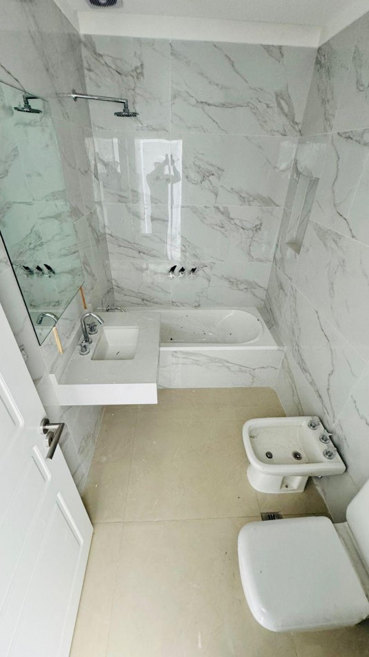 DEPARTAMENTO A ESTRENAR 3 AMBIENTES CON COCHERA Y BAULERA . ENTREGA FEBRERO 2026-PLAYA GRANDE 