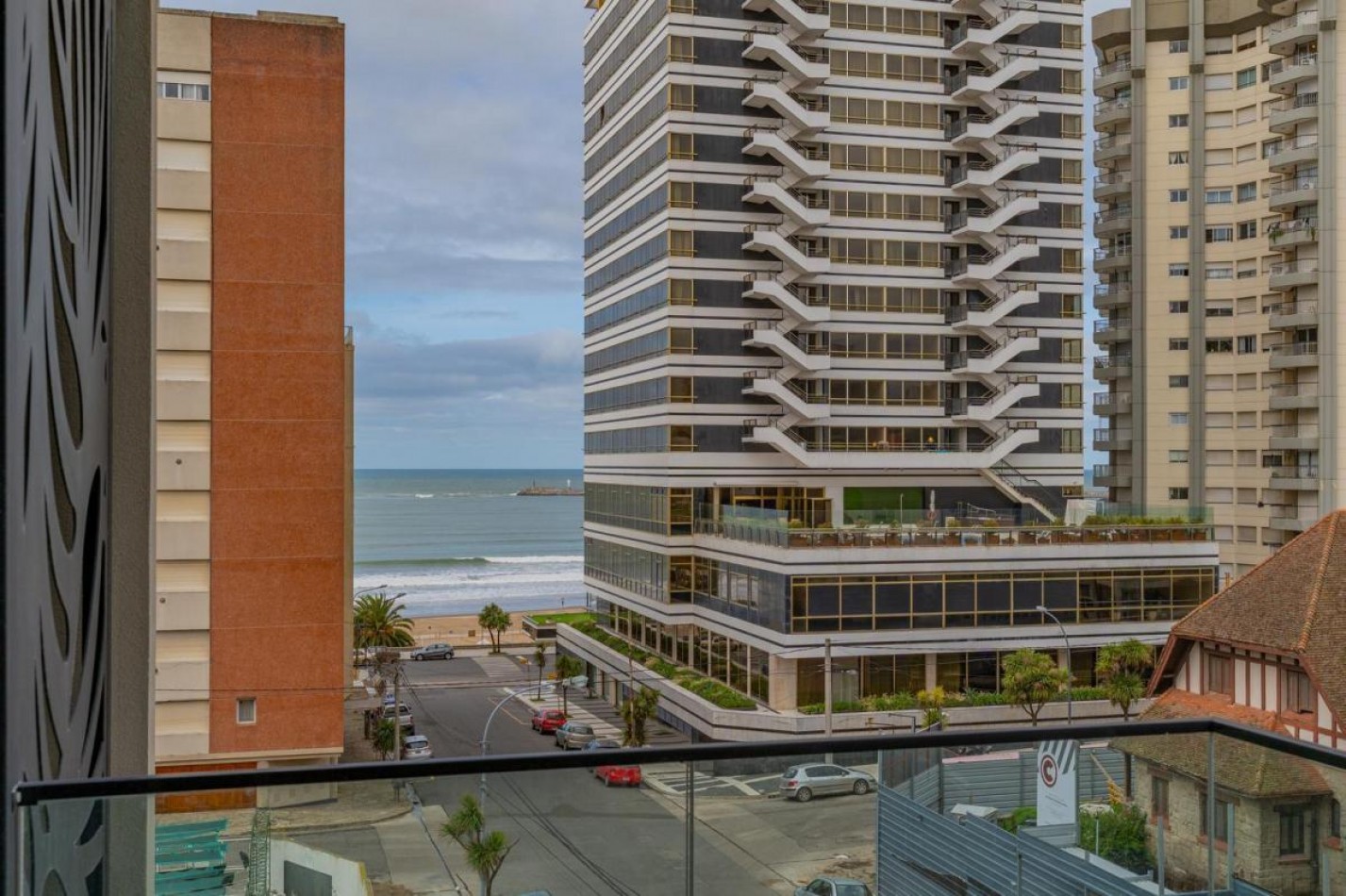 DEPARTAMENTO A ESTRENAR 3 AMBIENTES CON COCHERA Y BAULERA . ENTREGA FEBRERO 2026-PLAYA GRANDE 