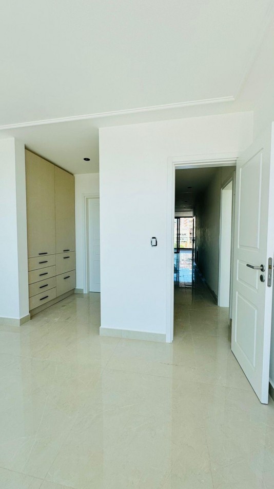 DEPARTAMENTO A ESTRENAR 3 AMBIENTES CON COCHERA Y BAULERA . ENTREGA FEBRERO 2026-PLAYA GRANDE 