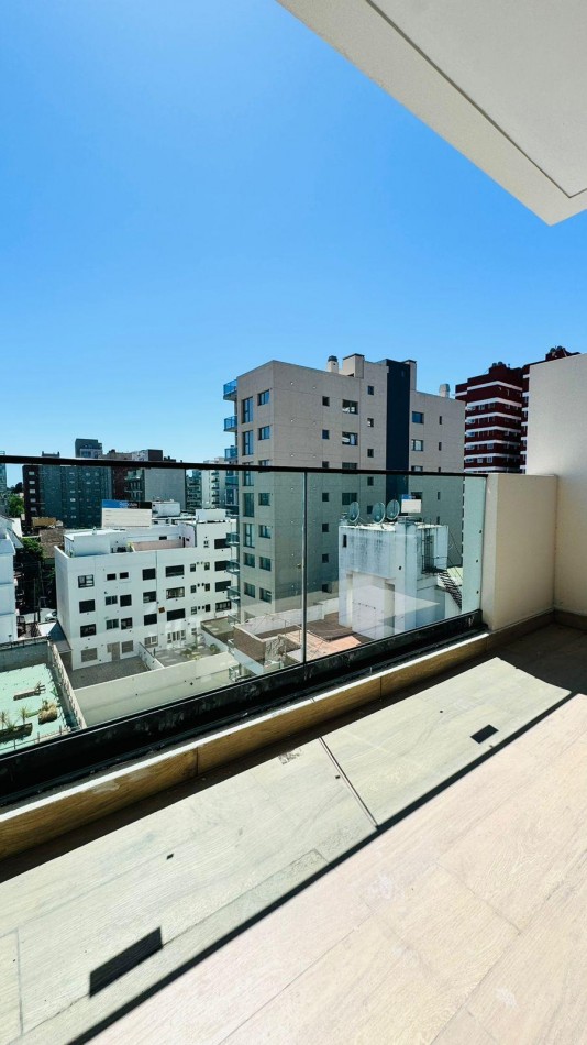 DEPARTAMENTO A ESTRENAR 3 AMBIENTES CON COCHERA Y BAULERA . ENTREGA FEBRERO 2026-PLAYA GRANDE 