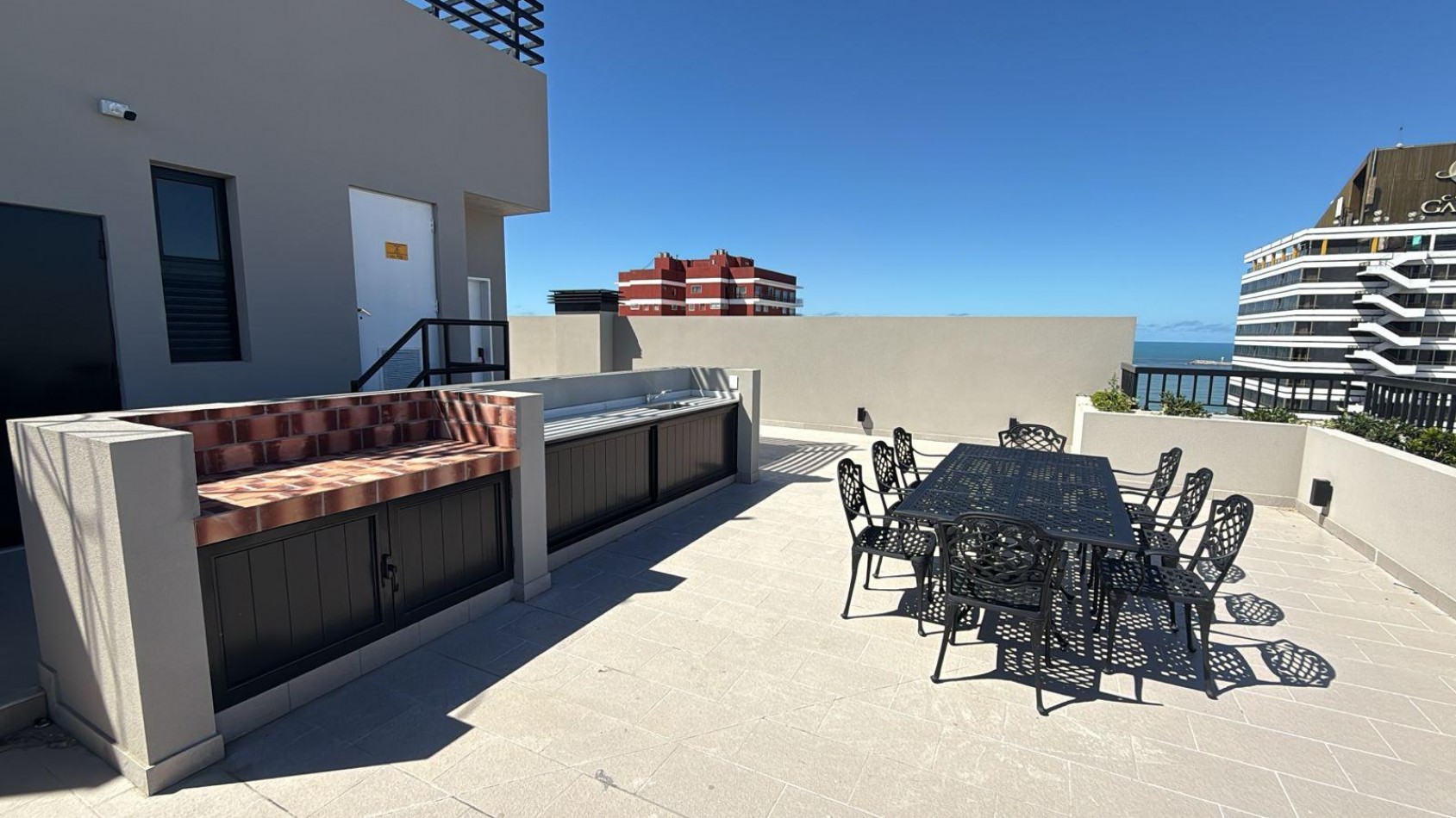 DEPARTAMENTO A ESTRENAR 3 AMBIENTES CON COCHERA Y BAULERA . ENTREGA FEBRERO 2026-PLAYA GRANDE 