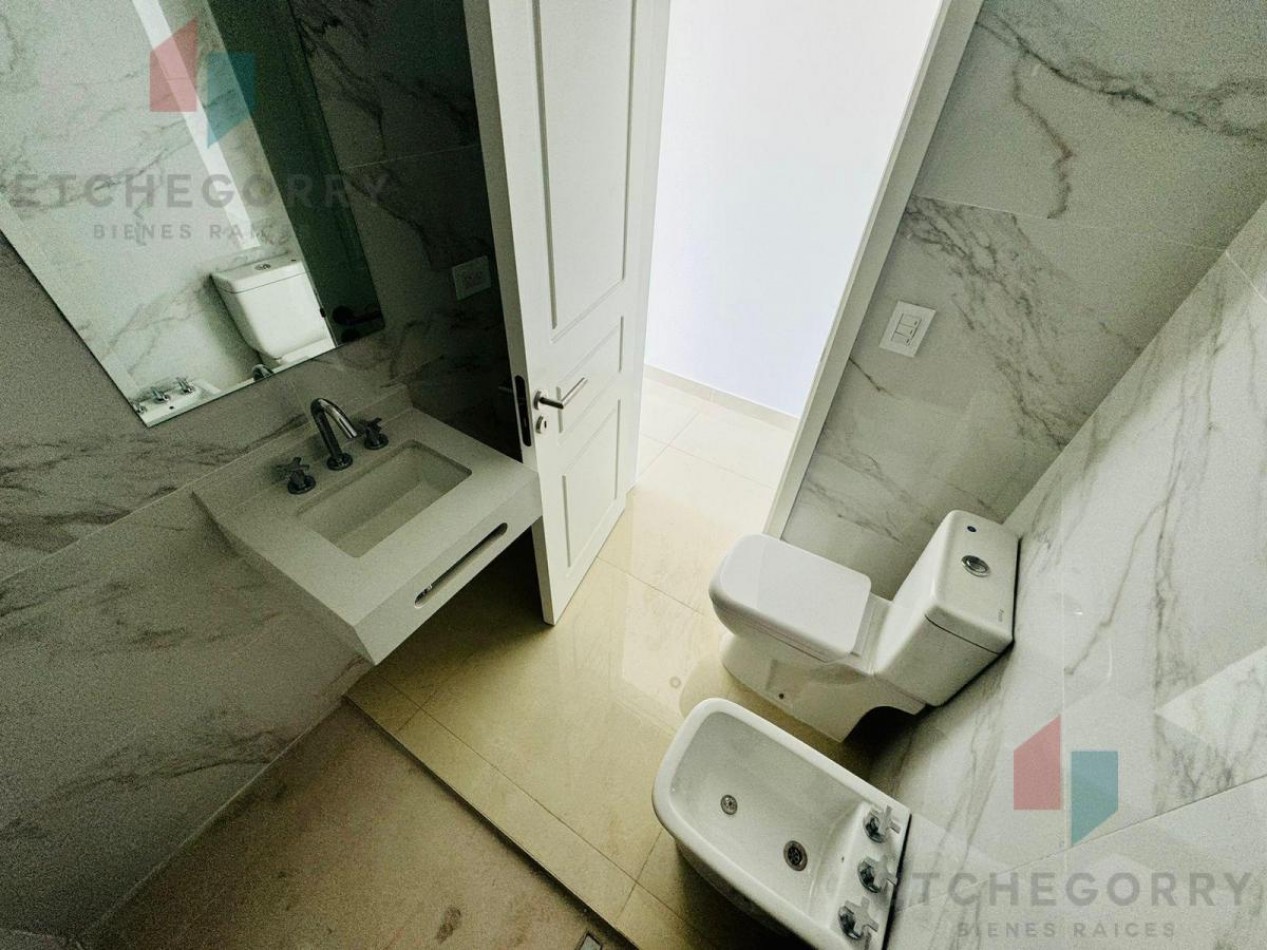 DEPARTAMENTO A ESTRENAR 3 AMBIENTES CON COCHERA Y BAULERA . ENTREGA FEBRERO 2026-PLAYA GRANDE 