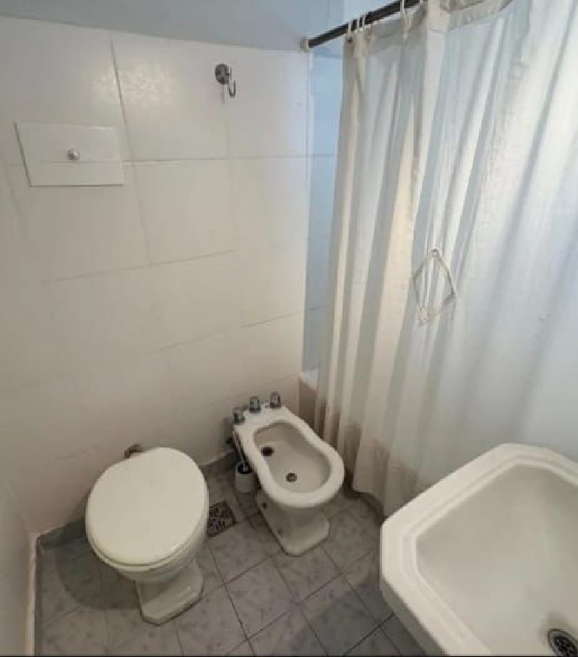 DEPARTAMENTO DOS AMBIENTES A LA CALLE .MIRAMAR