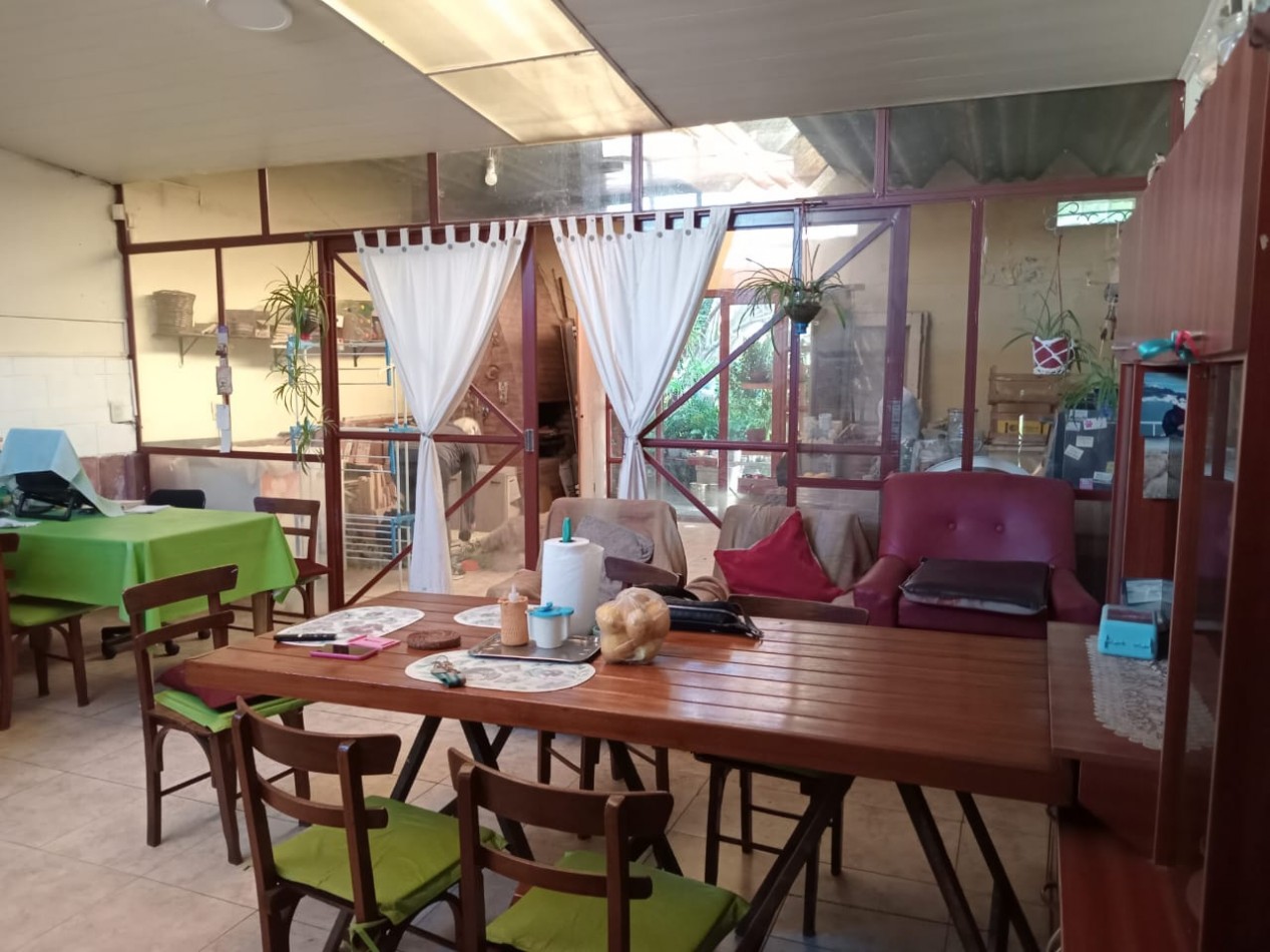 CASA  5 AMBIENTES SOBRE AV FORTUNATO DE LA PLAZA