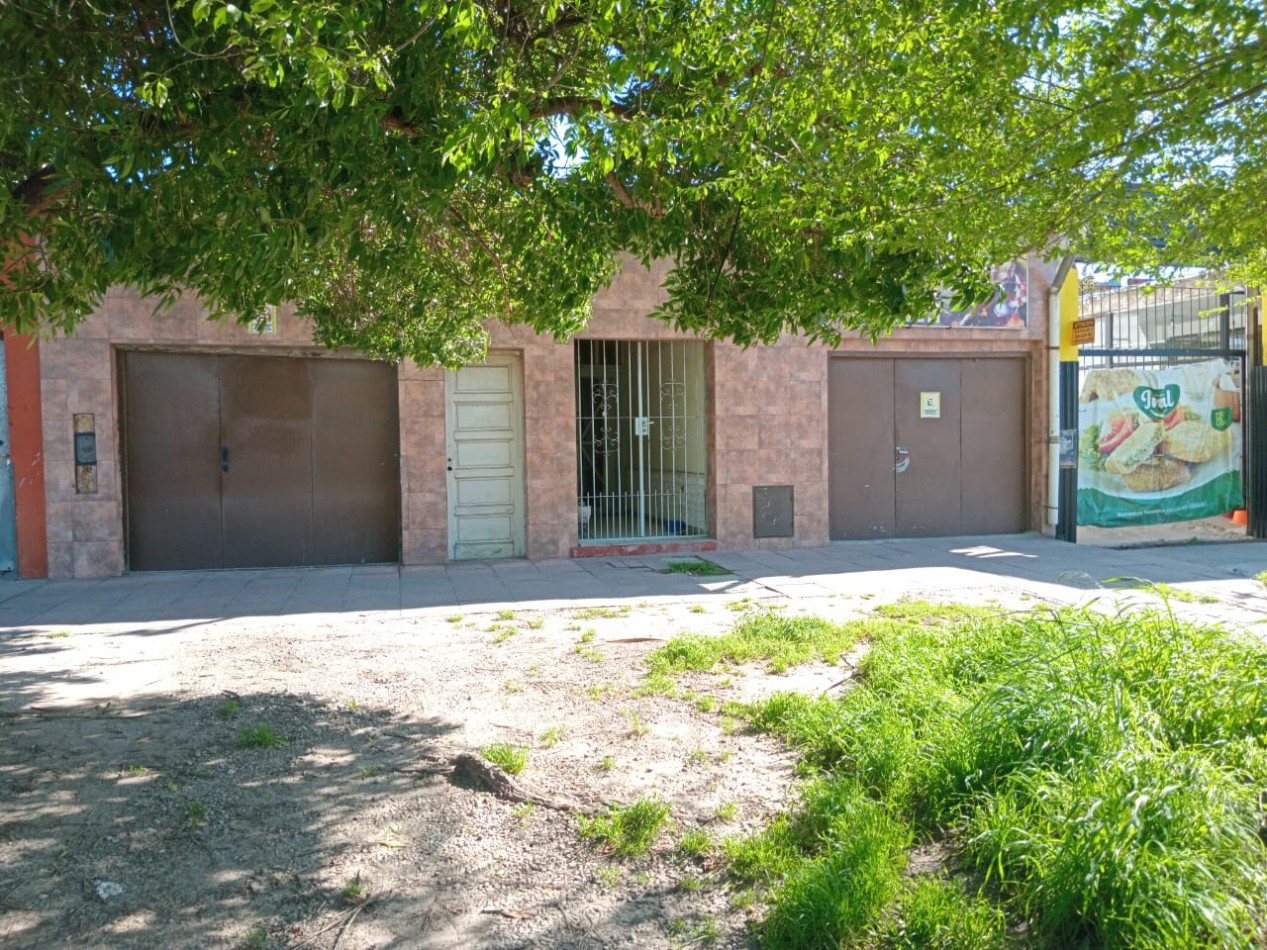 CASA  5 AMBIENTES SOBRE AV FORTUNATO DE LA PLAZA