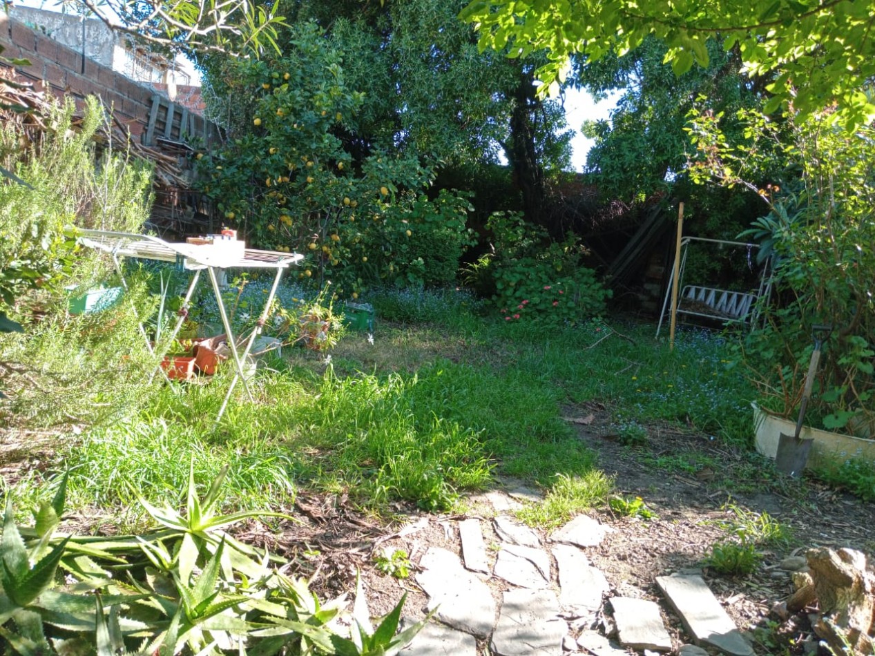 CASA  5 AMBIENTES SOBRE AV FORTUNATO DE LA PLAZA