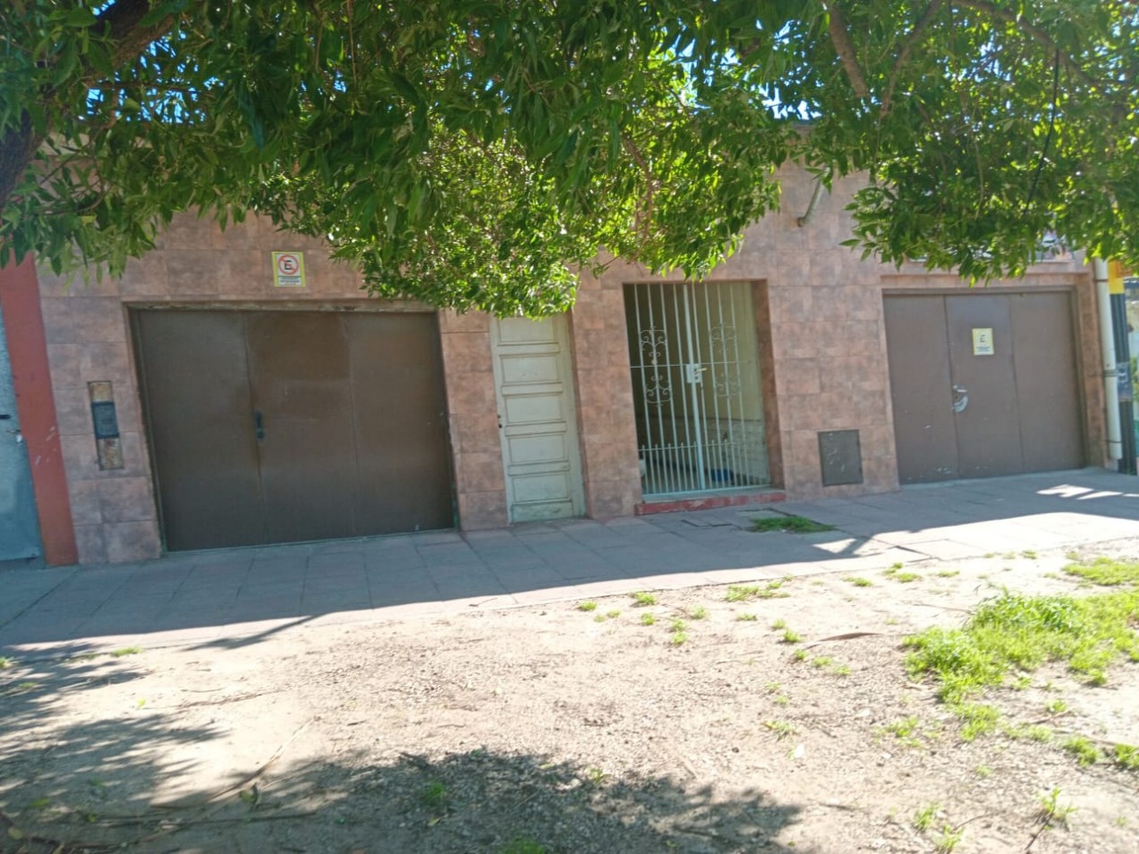 CASA  5 AMBIENTES SOBRE AV FORTUNATO DE LA PLAZA