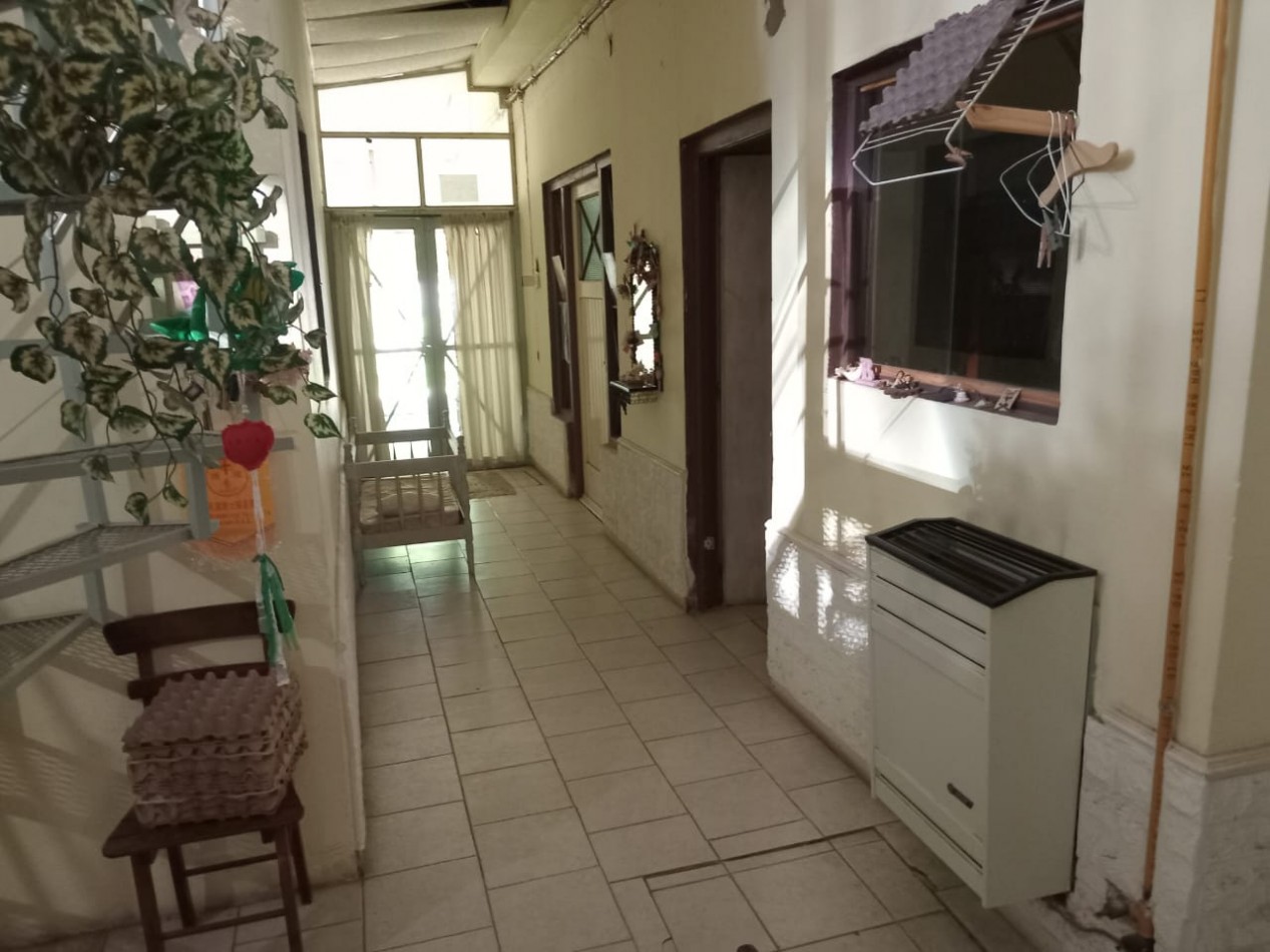 CASA  5 AMBIENTES SOBRE AV FORTUNATO DE LA PLAZA