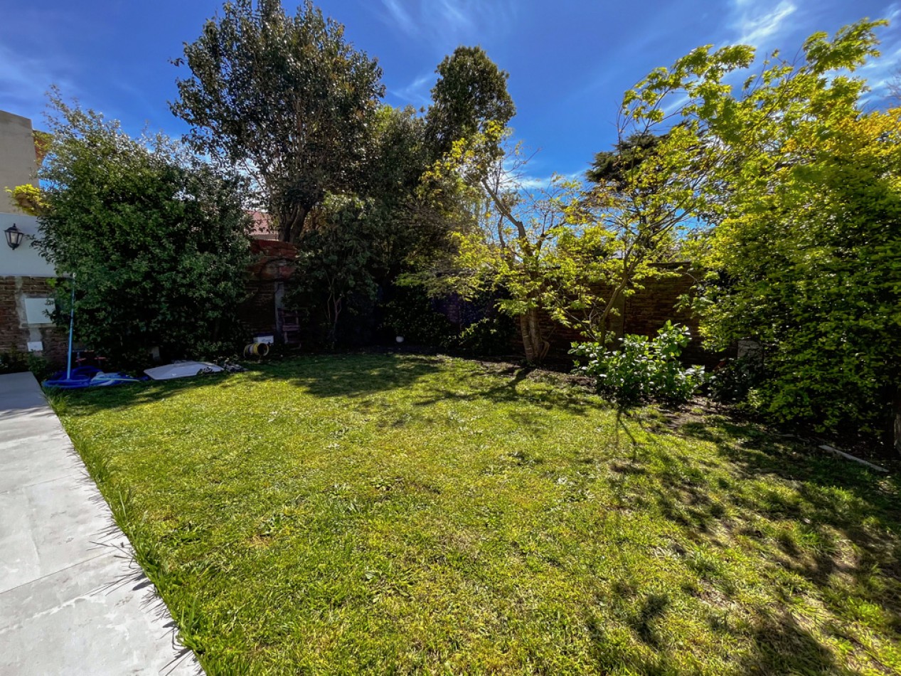 Venta casa 4 ambientes, con piscina y parque, los pinares