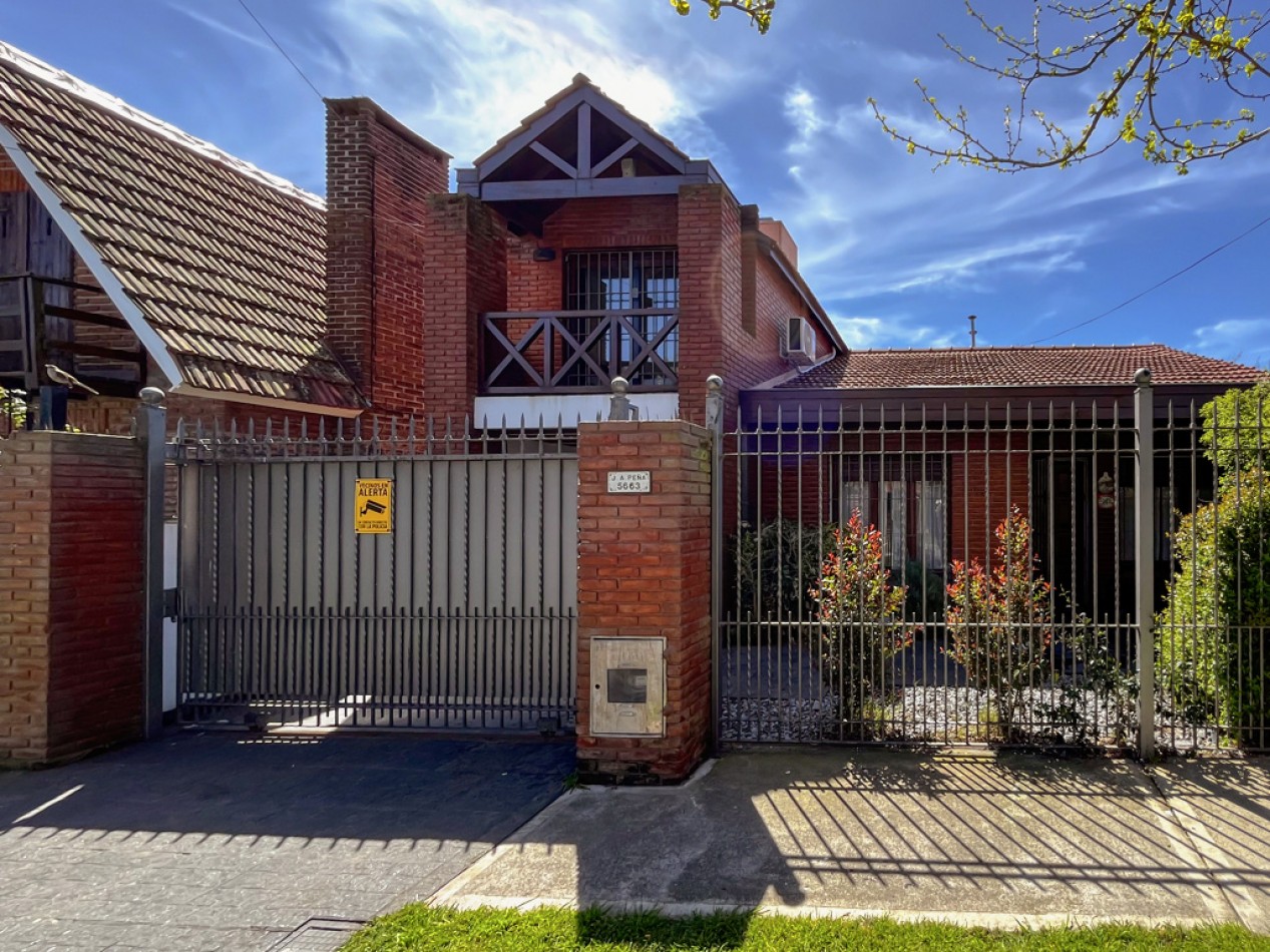 Venta casa 4 ambientes, con piscina y parque, los pinares