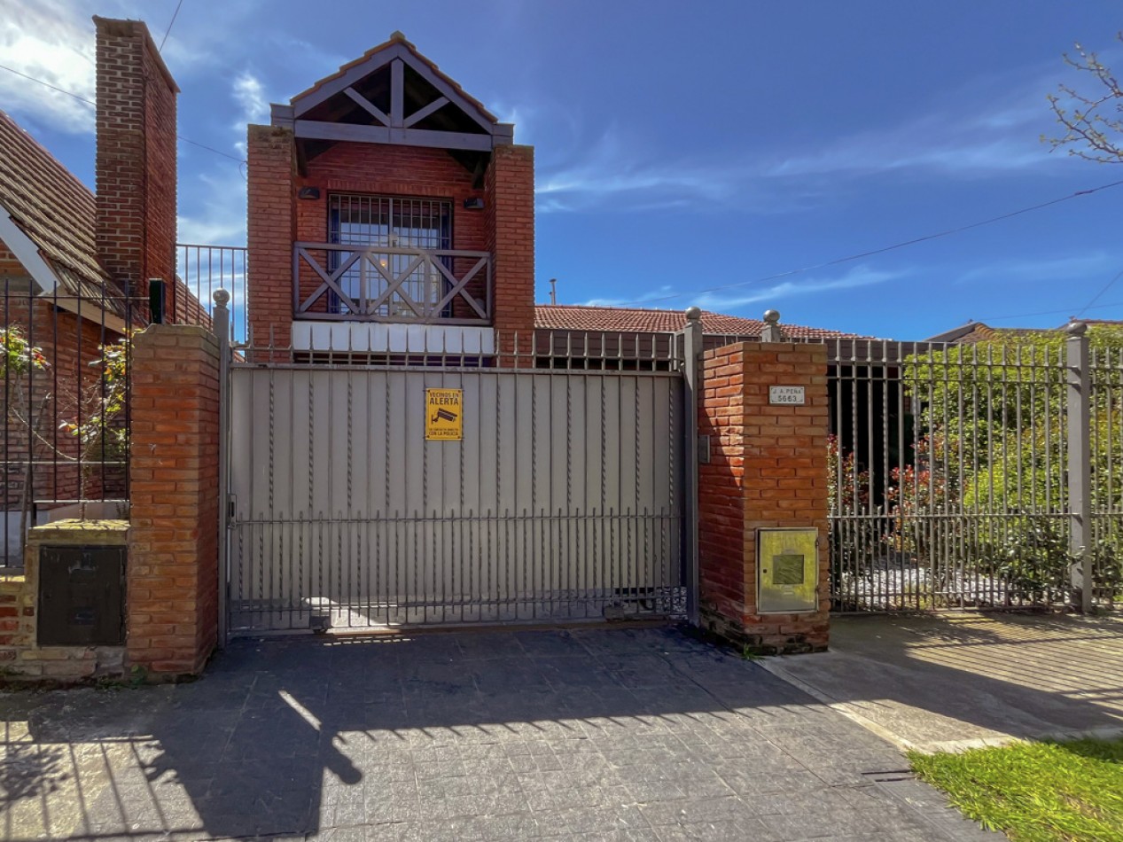 Venta casa 4 ambientes, con piscina y parque, los pinares