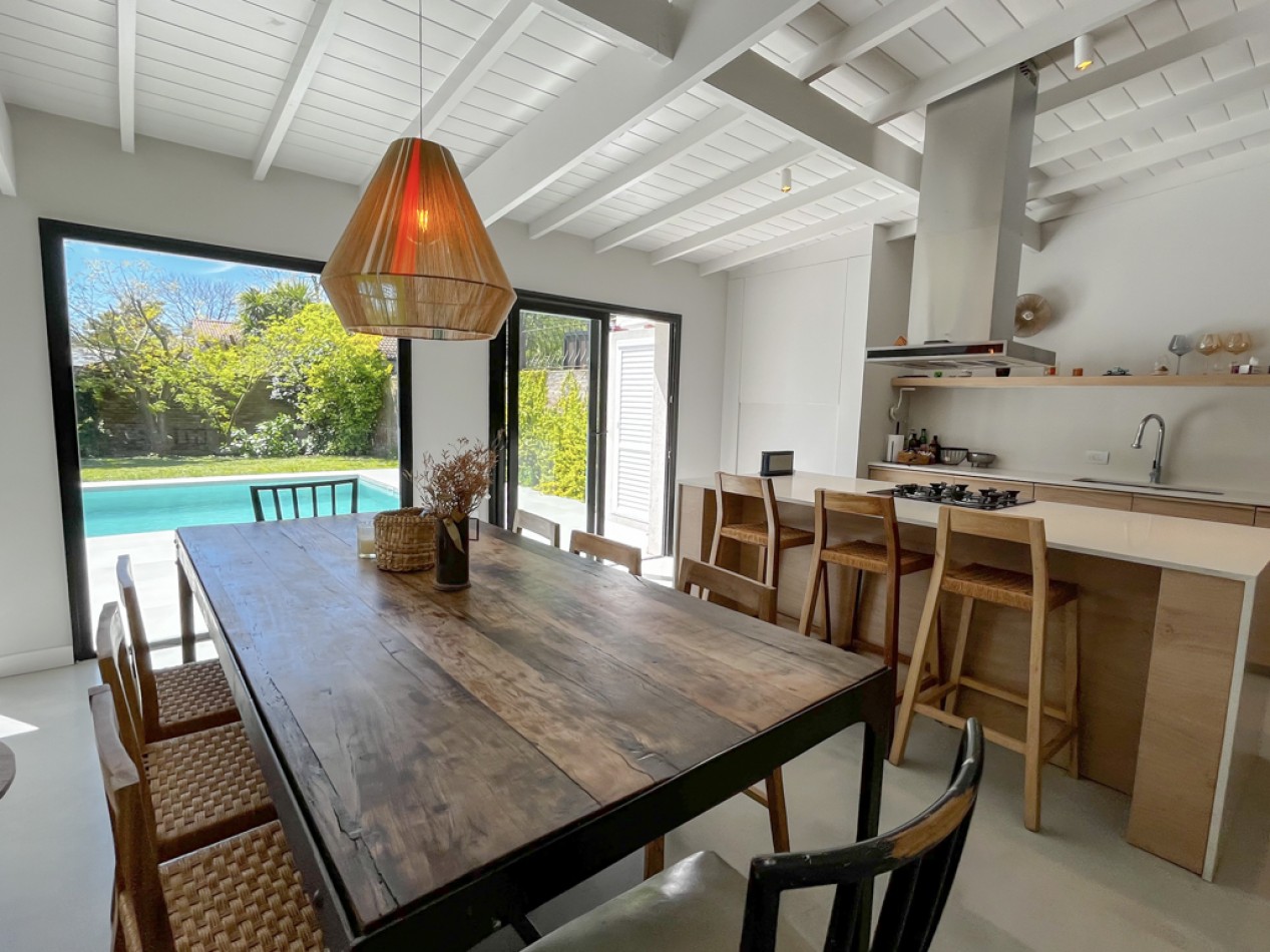 Venta casa 4 ambientes, con piscina y parque, los pinares