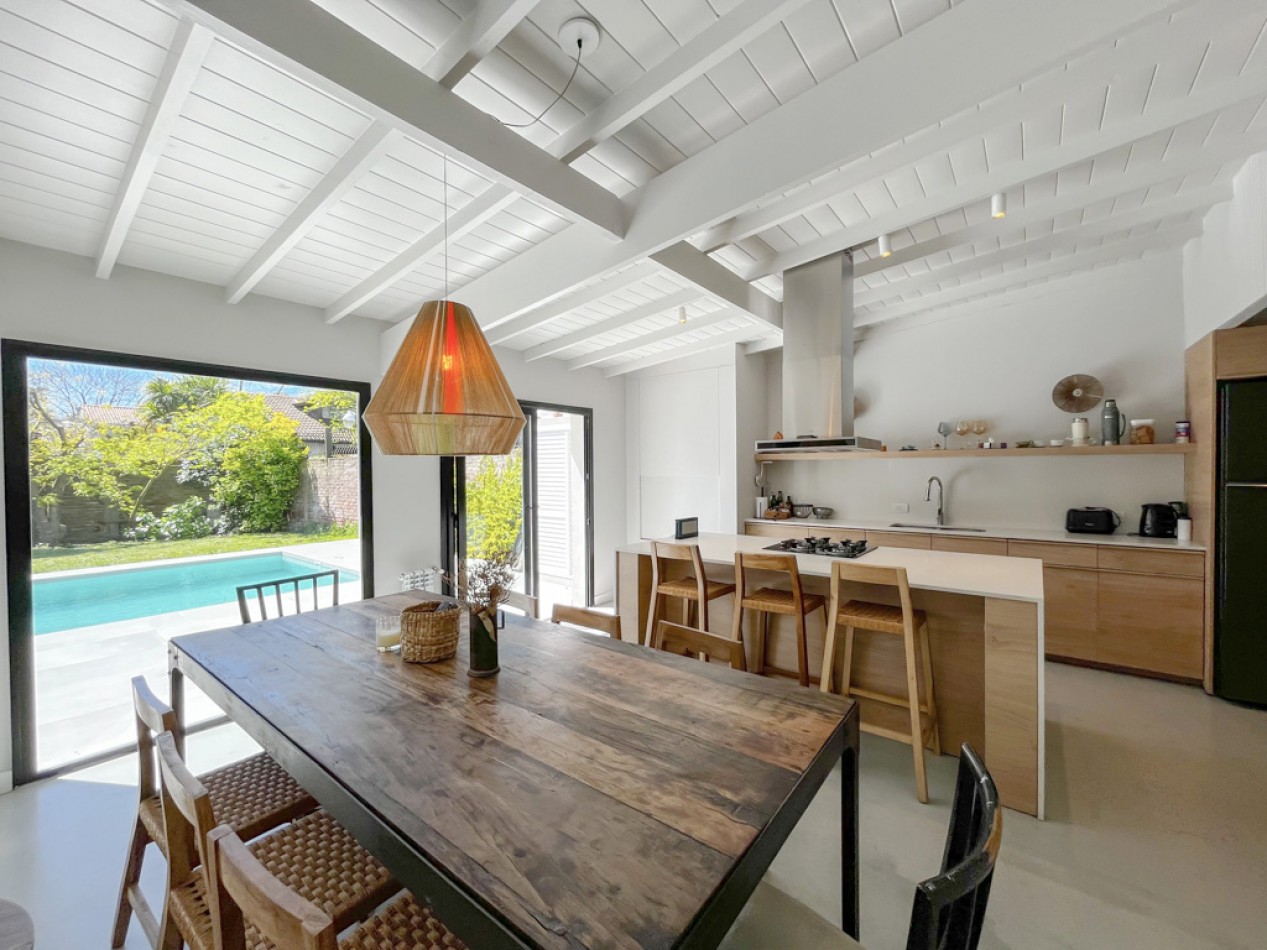 Venta casa 4 ambientes, con piscina y parque, los pinares