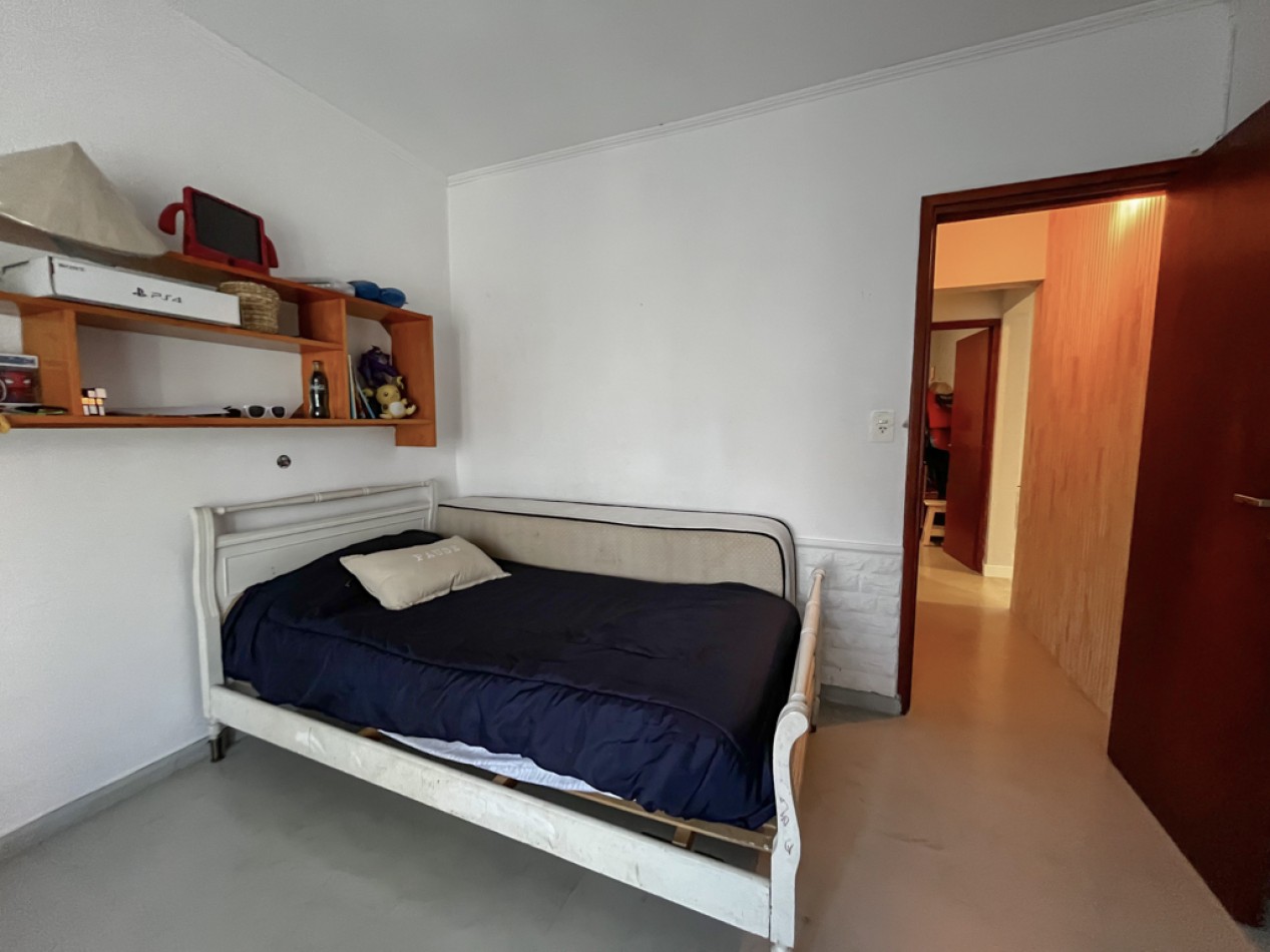 Venta casa 4 ambientes, con piscina y parque, los pinares