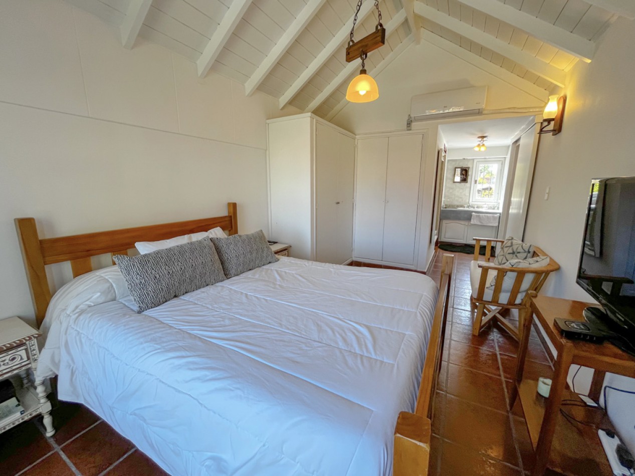 Venta casa 4 ambientes, con piscina y parque, los pinares