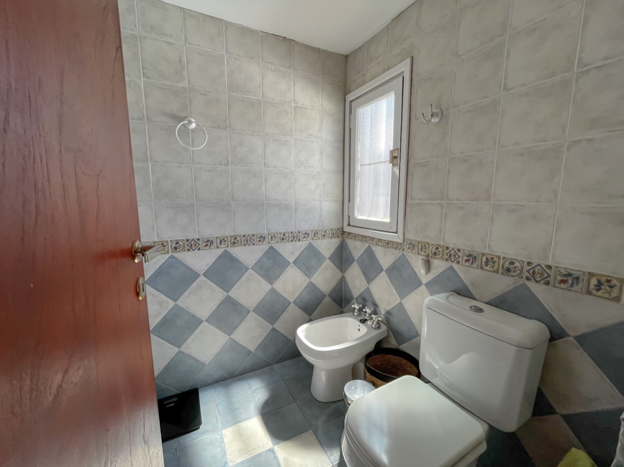 Venta casa 4 ambientes, con piscina y parque, los pinares