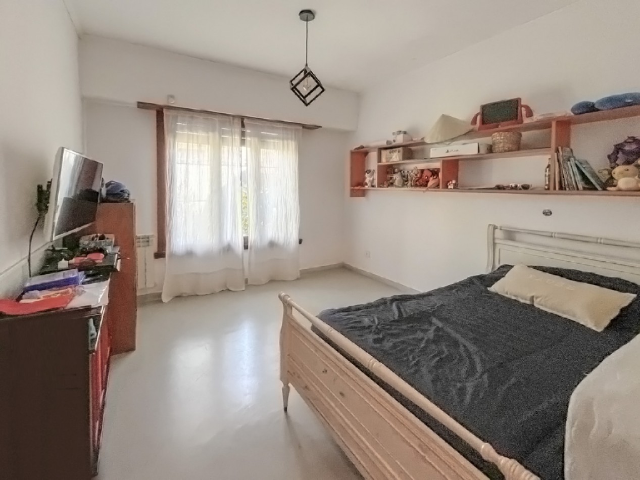 Venta casa 4 ambientes, con piscina y parque, los pinares