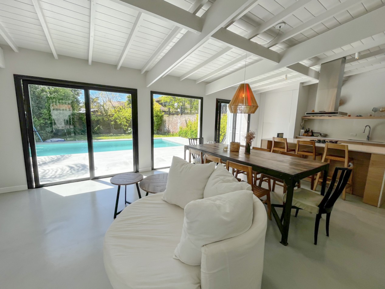 Venta casa 4 ambientes, con piscina y parque, los pinares