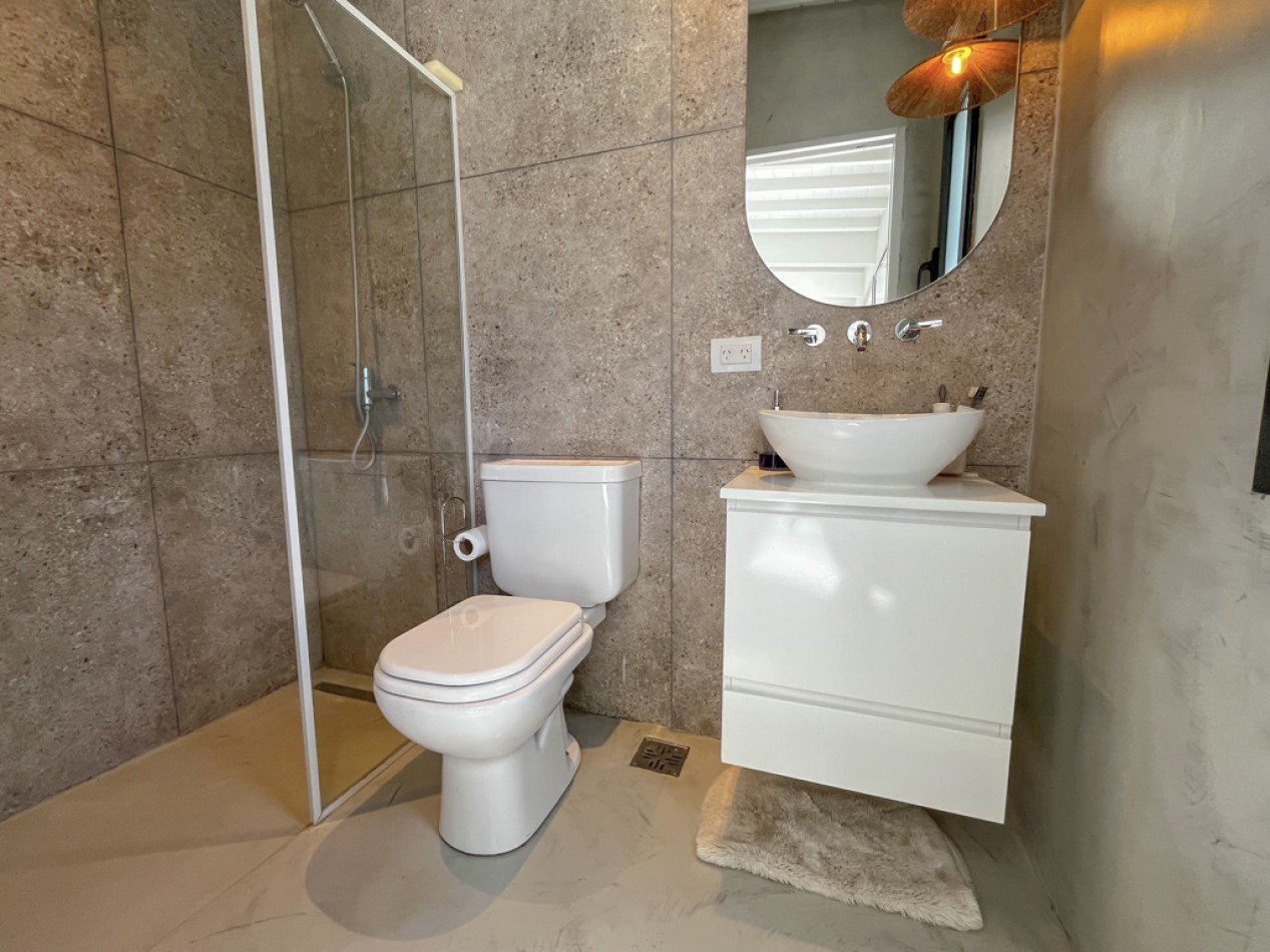 Venta casa 4 ambientes, con piscina y parque, los pinares