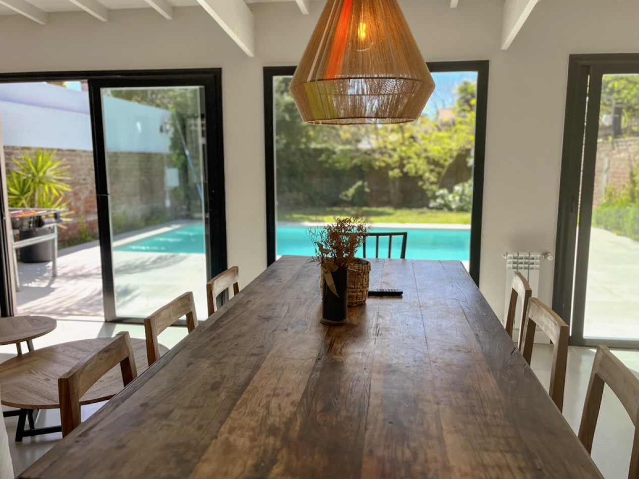 Venta casa 4 ambientes, con piscina y parque, los pinares