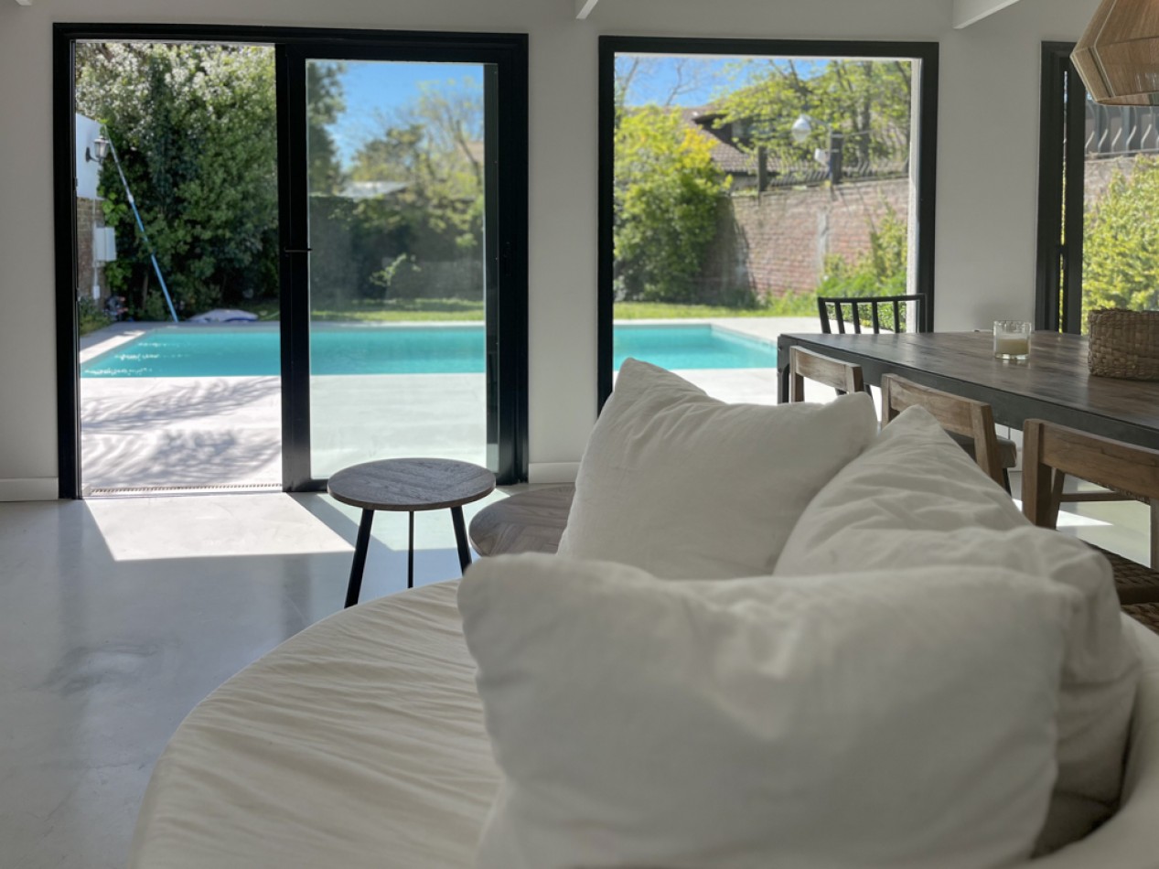 Venta casa 4 ambientes, con piscina y parque, los pinares