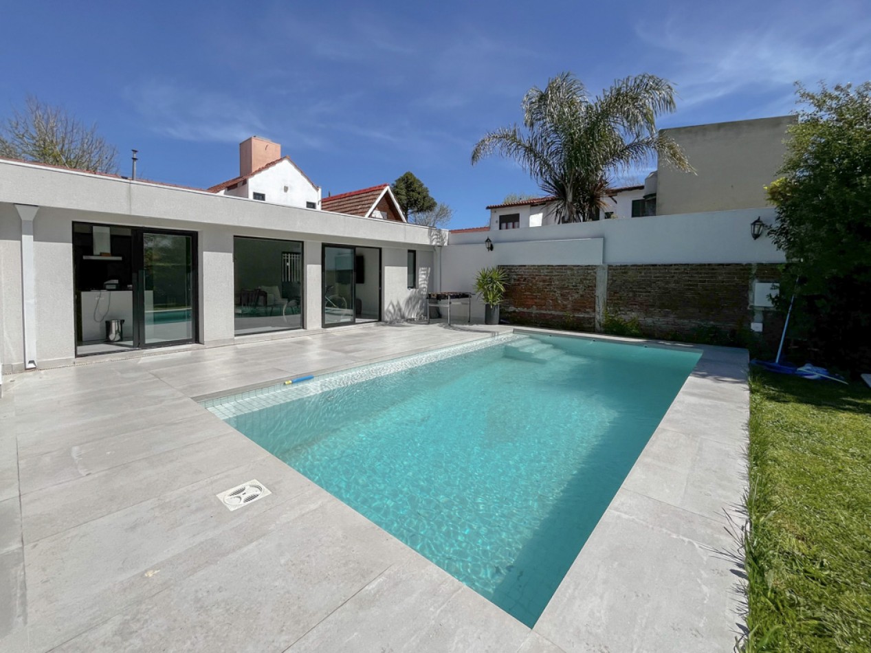 Venta casa 4 ambientes, con piscina y parque, los pinares