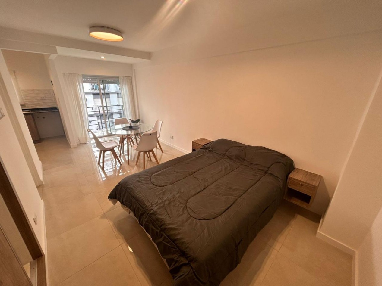 VENTA DEPARTAMENTO MONOAMBIENTE A LA CALLE CON BALCON SALIENTE Y VISTA LATERAL AL MAR.