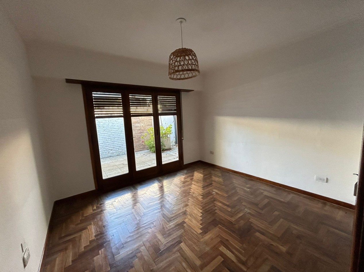 CASA 4 AMBIENTES CON PARQUE .LOS PINARES APTO CREDITO.