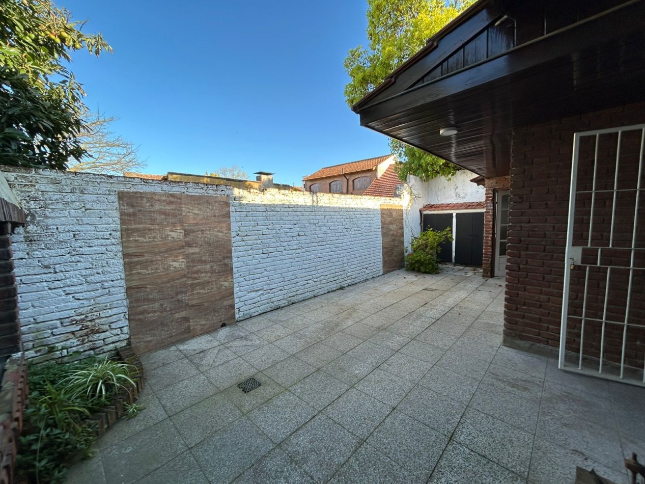 CASA 4 AMBIENTES CON PARQUE .LOS PINARES APTO CREDITO.