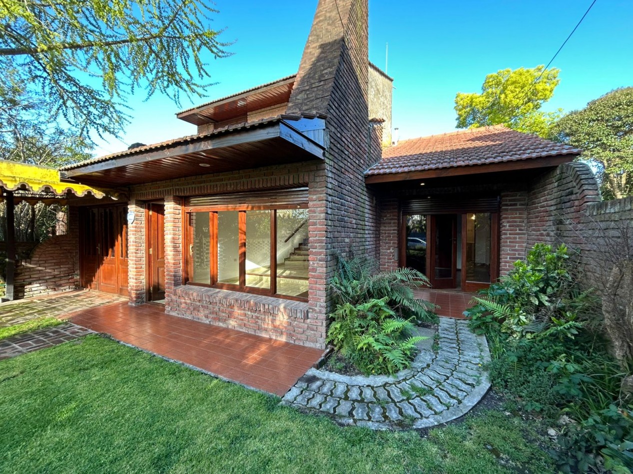 CASA 4 AMBIENTES CON PARQUE .LOS PINARES APTO CREDITO.