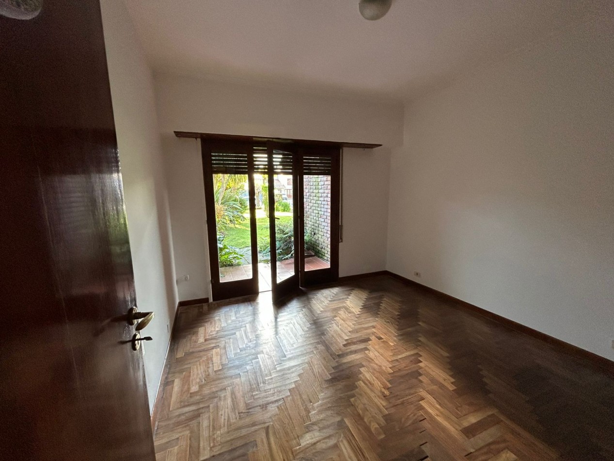 CASA 4 AMBIENTES CON PARQUE .LOS PINARES APTO CREDITO.