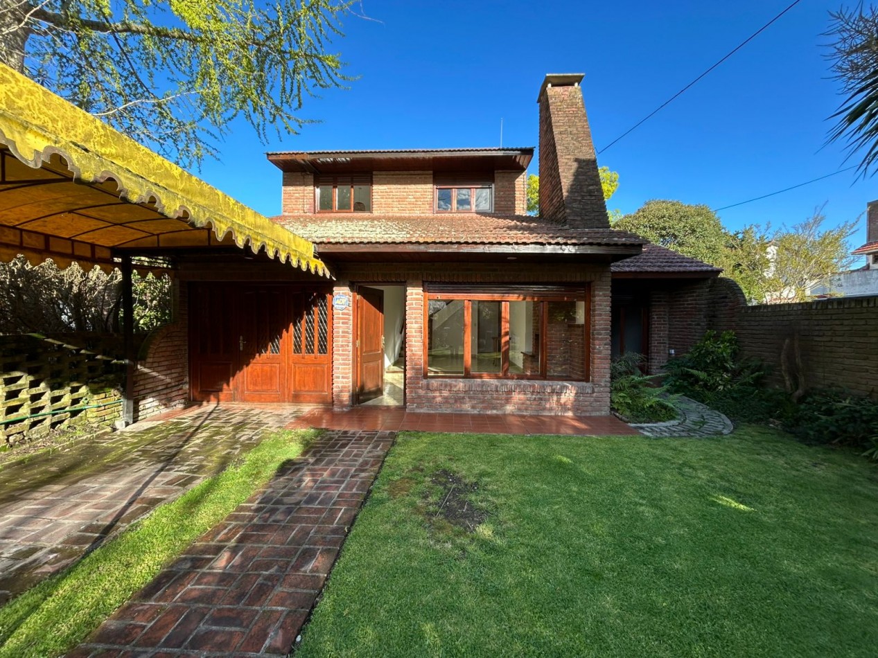 CASA 4 AMBIENTES CON PARQUE .LOS PINARES APTO CREDITO.