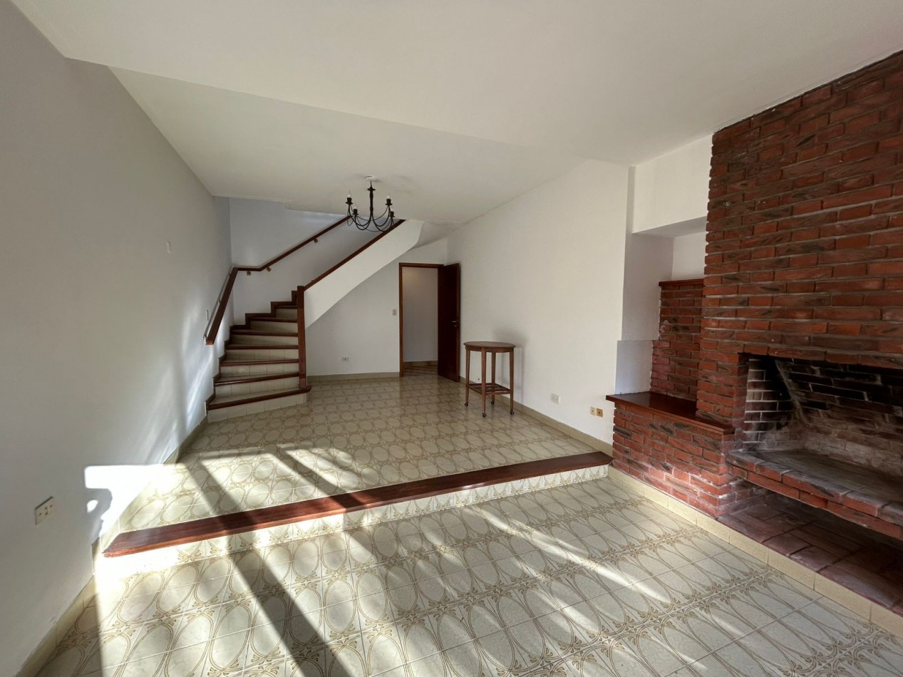 CASA 4 AMBIENTES CON PARQUE .LOS PINARES APTO CREDITO.