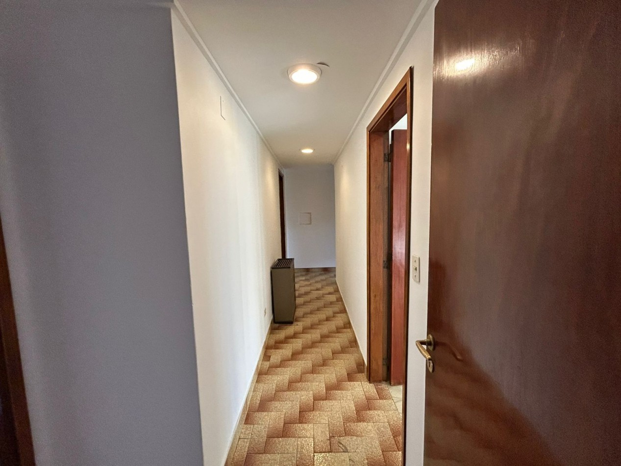 CASA 4 AMBIENTES CON PARQUE .LOS PINARES APTO CREDITO.