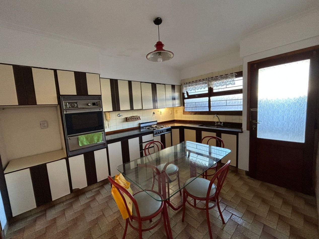 CASA 4 AMBIENTES CON PARQUE .LOS PINARES APTO CREDITO.