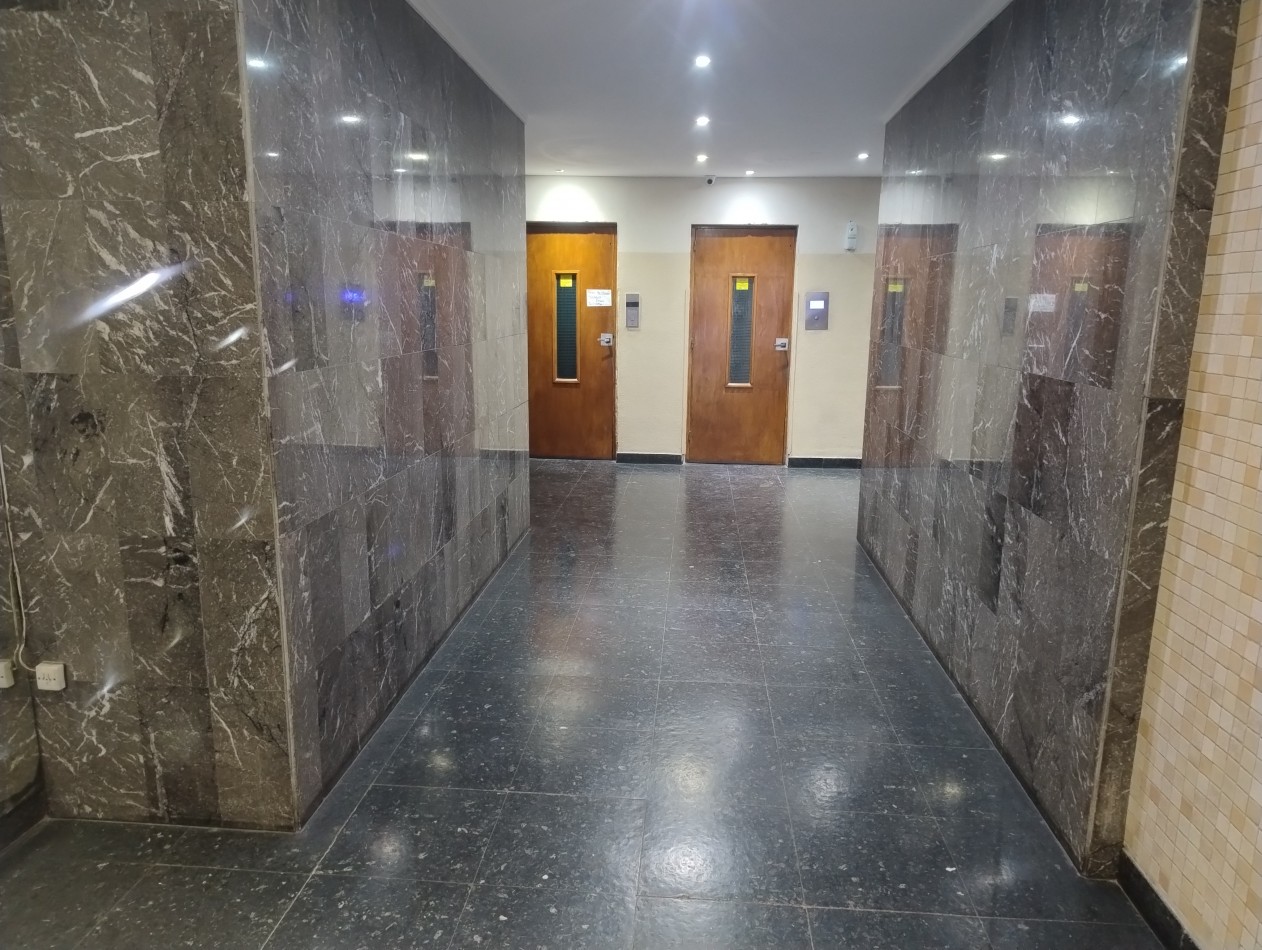 Departamento 2 amb y medio Contrafrente muy luminoso centro 