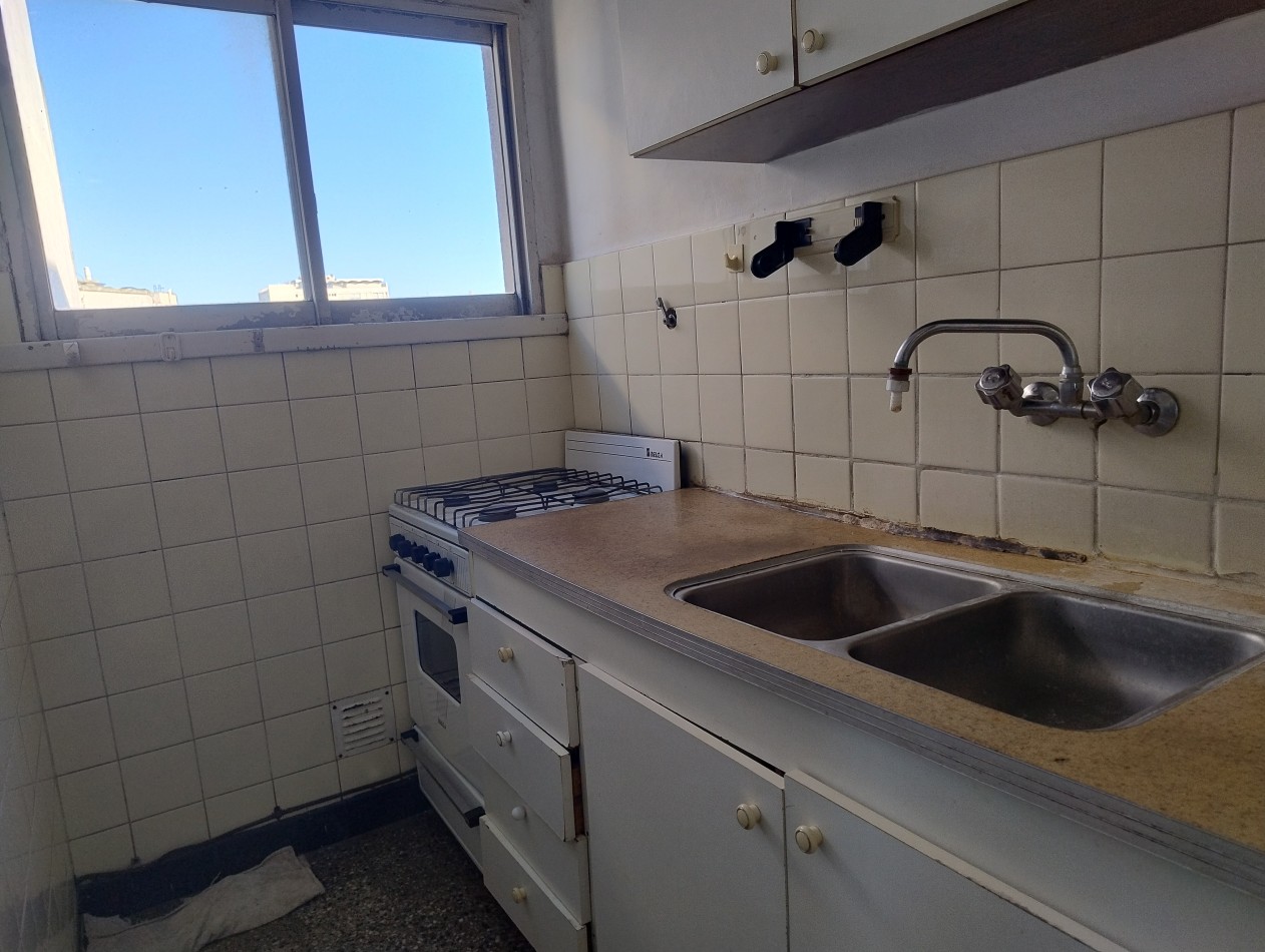 Departamento 2 amb y medio Contrafrente muy luminoso centro 