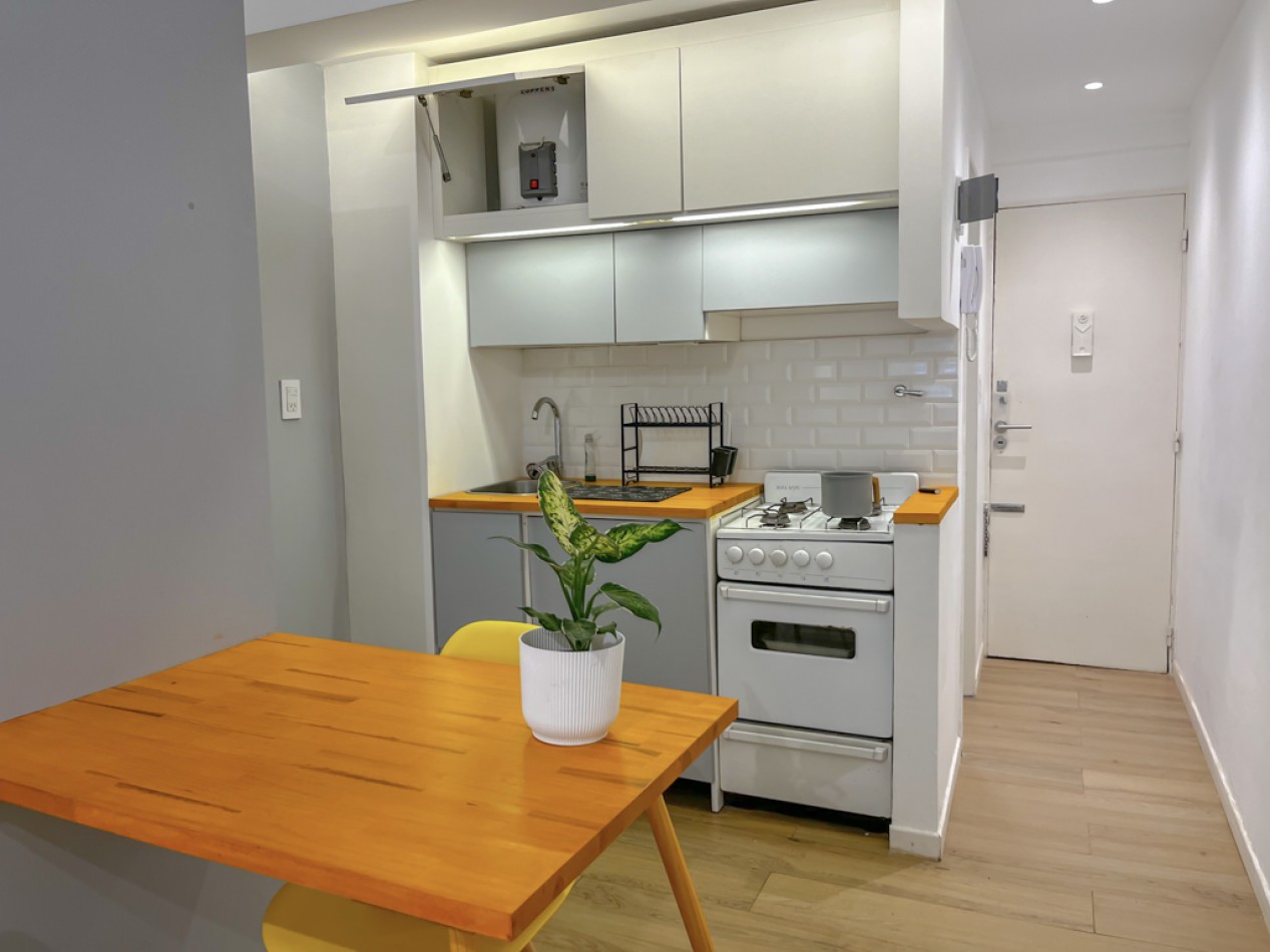 venta monoambiente a la calle con balcon