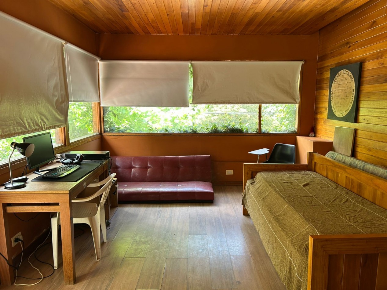 CASA EN PH TOTALMENTE INDEPENDIENTE 4 AMBIENTES CON ESCRITORIO QUINCHO CUBIERTO Y PARQUE .APTO CREDITO