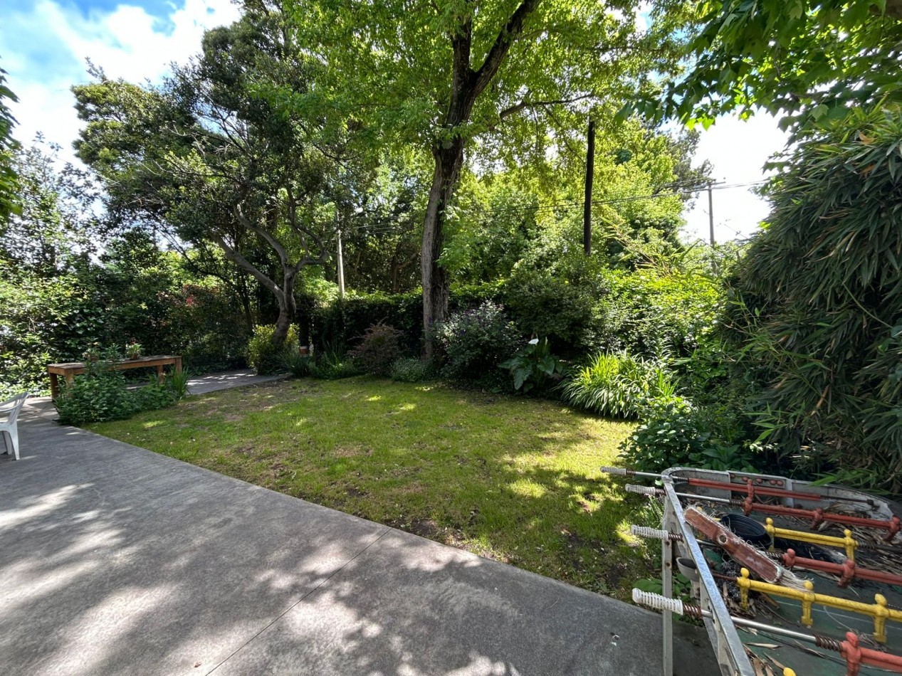 CASA EN PH TOTALMENTE INDEPENDIENTE 4 AMBIENTES CON ESCRITORIO QUINCHO CUBIERTO Y PARQUE .APTO CREDITO