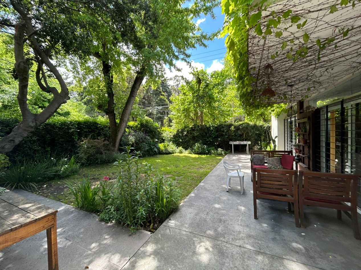 CASA EN PH TOTALMENTE INDEPENDIENTE 4 AMBIENTES CON ESCRITORIO QUINCHO CUBIERTO Y PARQUE .APTO CREDITO