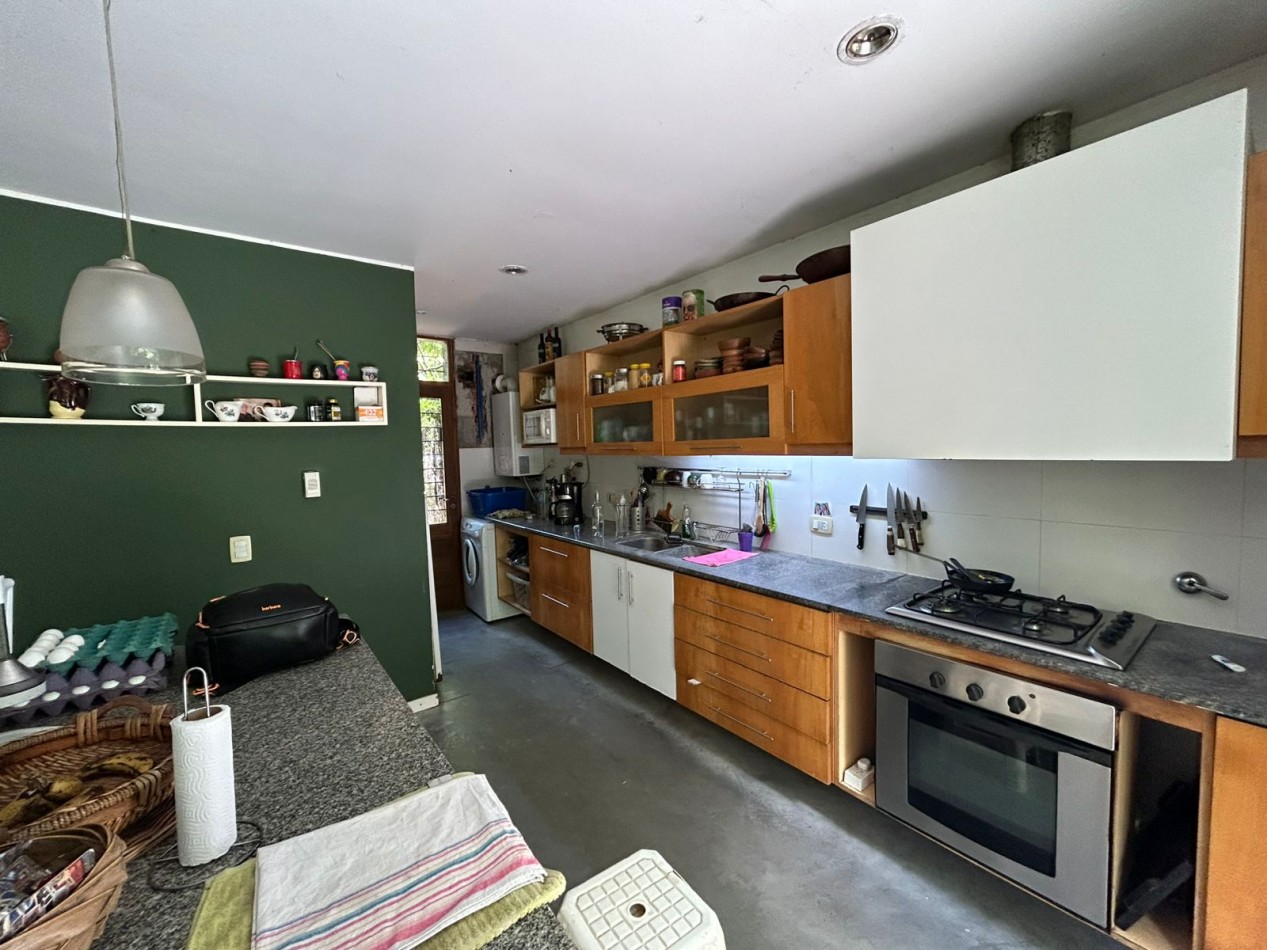 CASA EN PH TOTALMENTE INDEPENDIENTE 4 AMBIENTES CON ESCRITORIO QUINCHO CUBIERTO Y PARQUE .APTO CREDITO