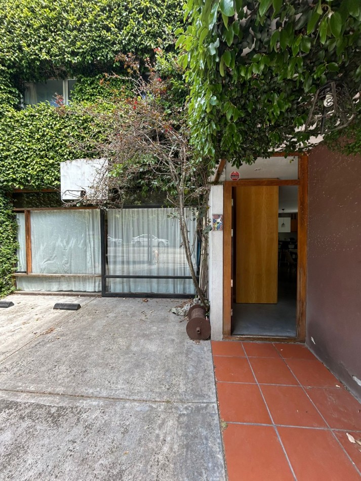 CASA EN PH TOTALMENTE INDEPENDIENTE 4 AMBIENTES CON ESCRITORIO QUINCHO CUBIERTO Y PARQUE .APTO CREDITO