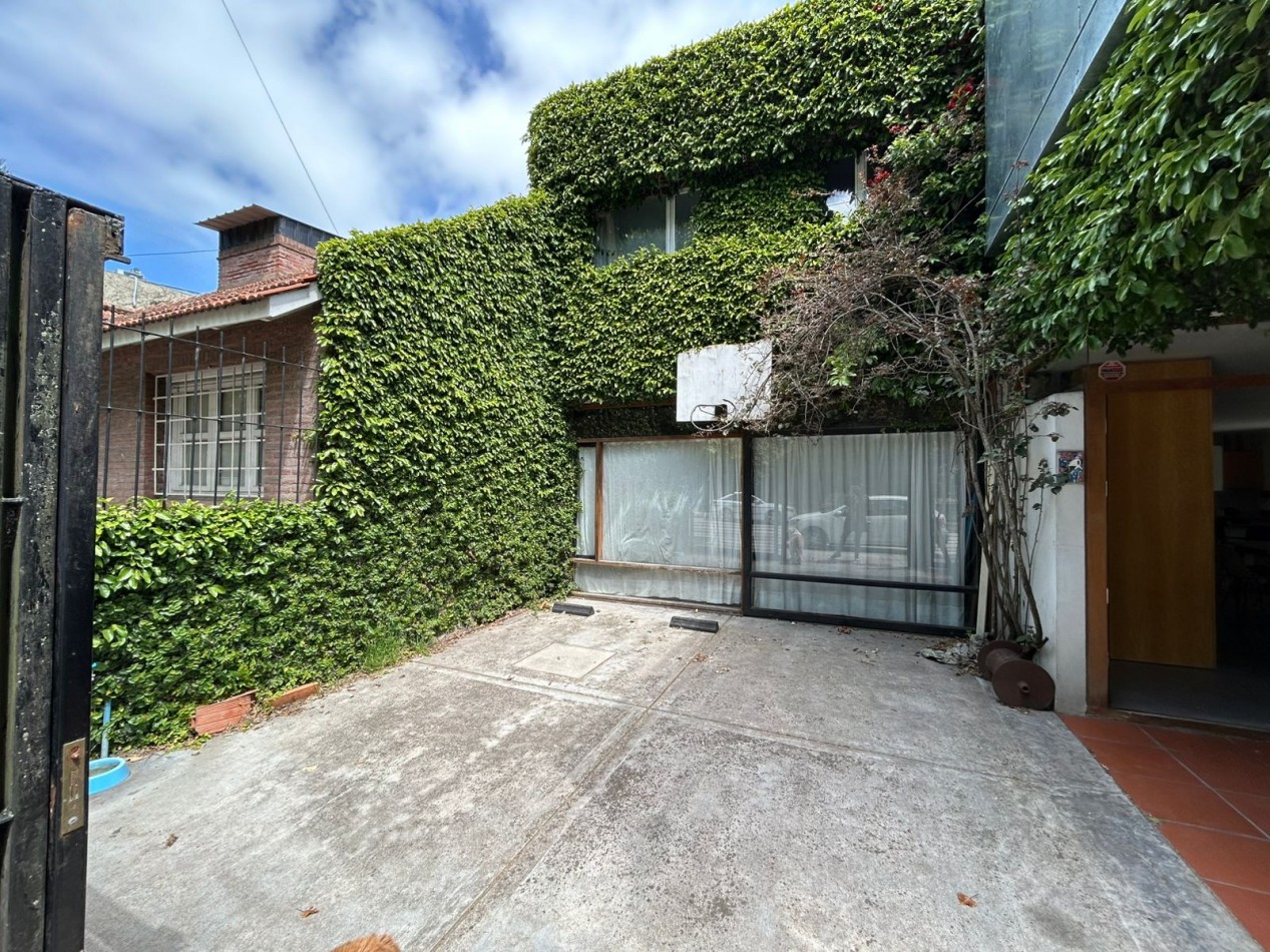 CASA EN PH TOTALMENTE INDEPENDIENTE 4 AMBIENTES CON ESCRITORIO QUINCHO CUBIERTO Y PARQUE .APTO CREDITO