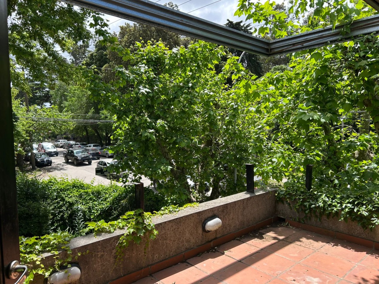 CASA EN PH TOTALMENTE INDEPENDIENTE 4 AMBIENTES CON ESCRITORIO QUINCHO CUBIERTO Y PARQUE .APTO CREDITO