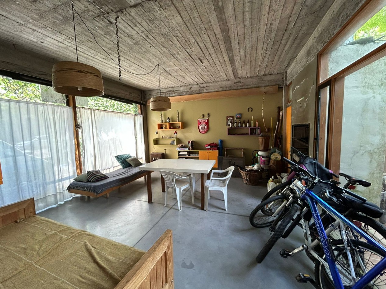 CASA EN PH TOTALMENTE INDEPENDIENTE 4 AMBIENTES CON ESCRITORIO QUINCHO CUBIERTO Y PARQUE .APTO CREDITO